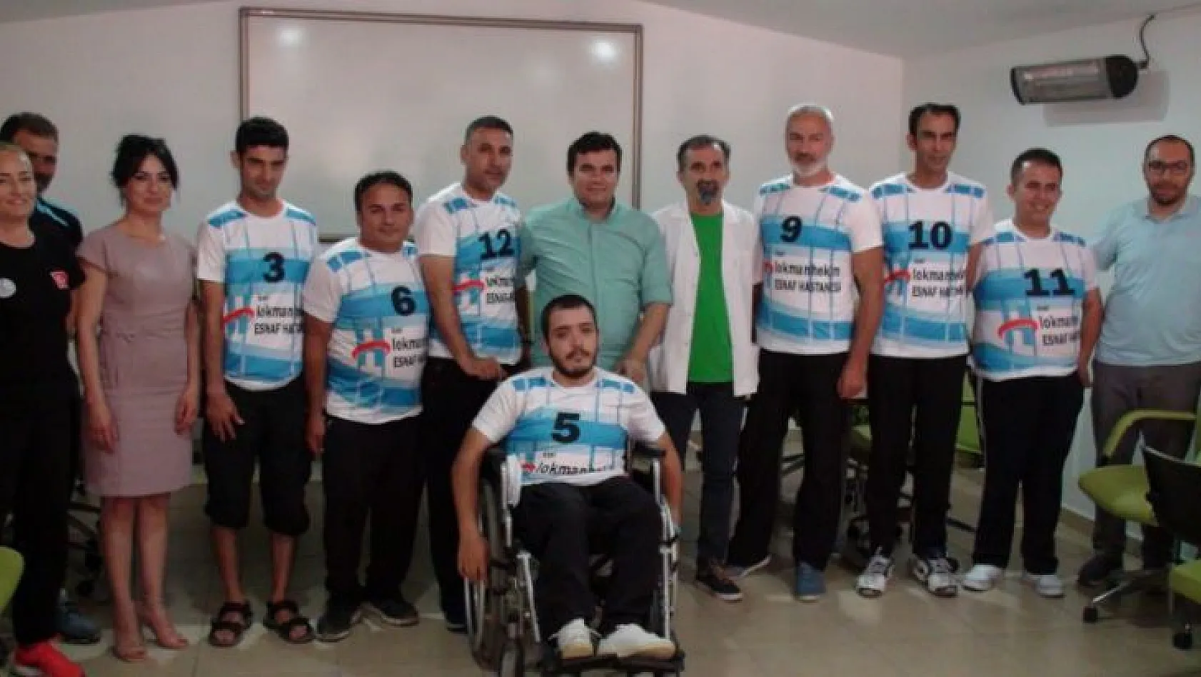 Oturarak voleybol takımı ile Esnaf Hastanesi arasında anlaşma sağlandı