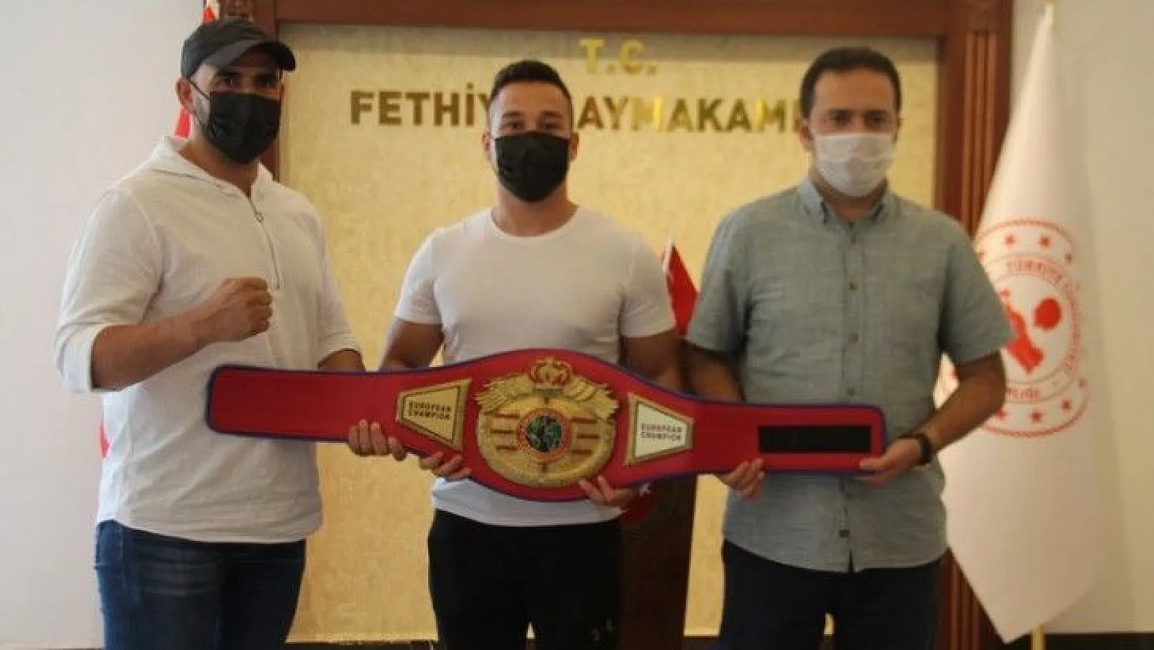 Şampiyon Boksör Alcu'dan, Kaymakam Fırat'a ziyaret