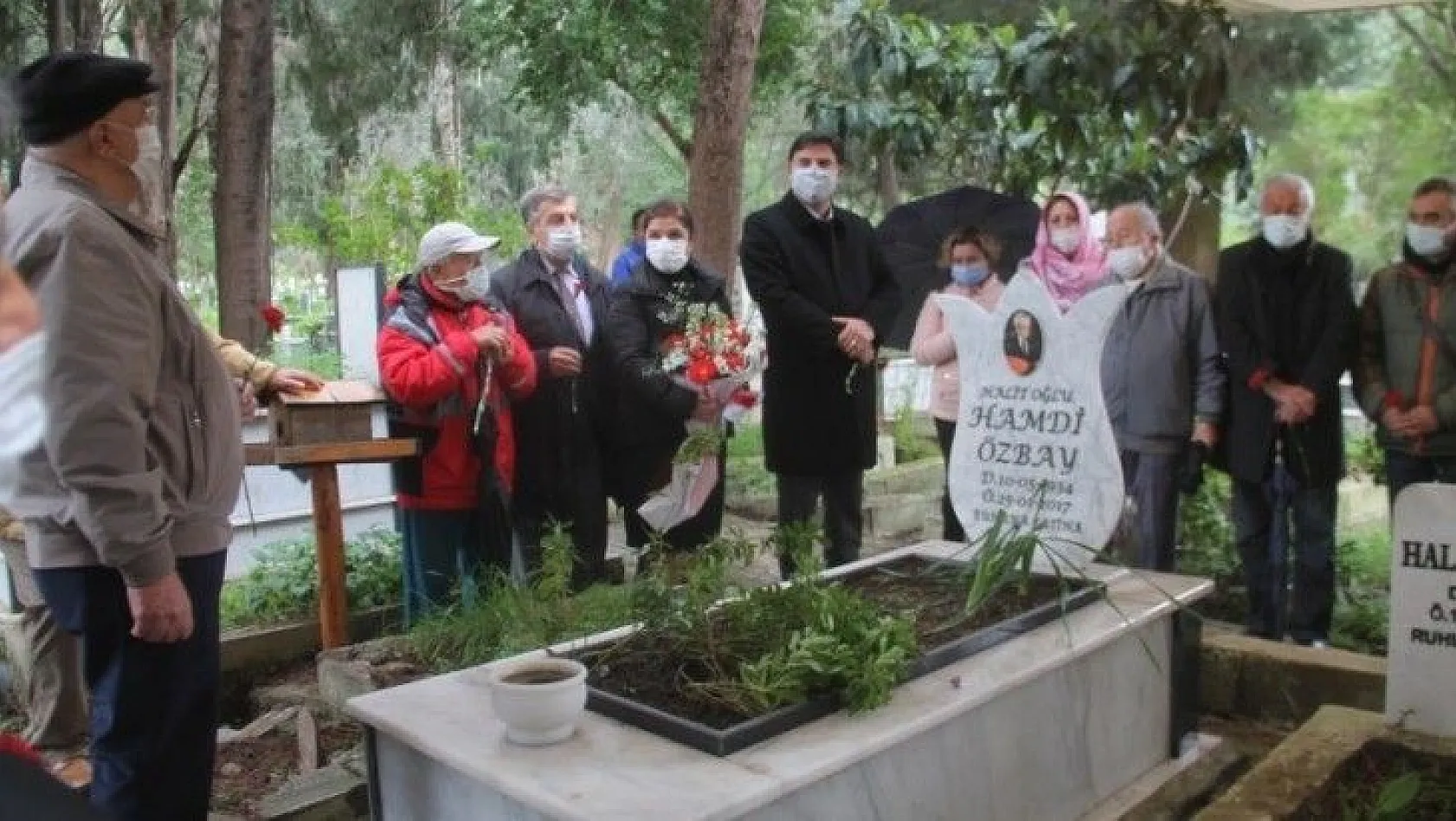 Sanatçı Hamdi Özbay mezarı başında anıldı