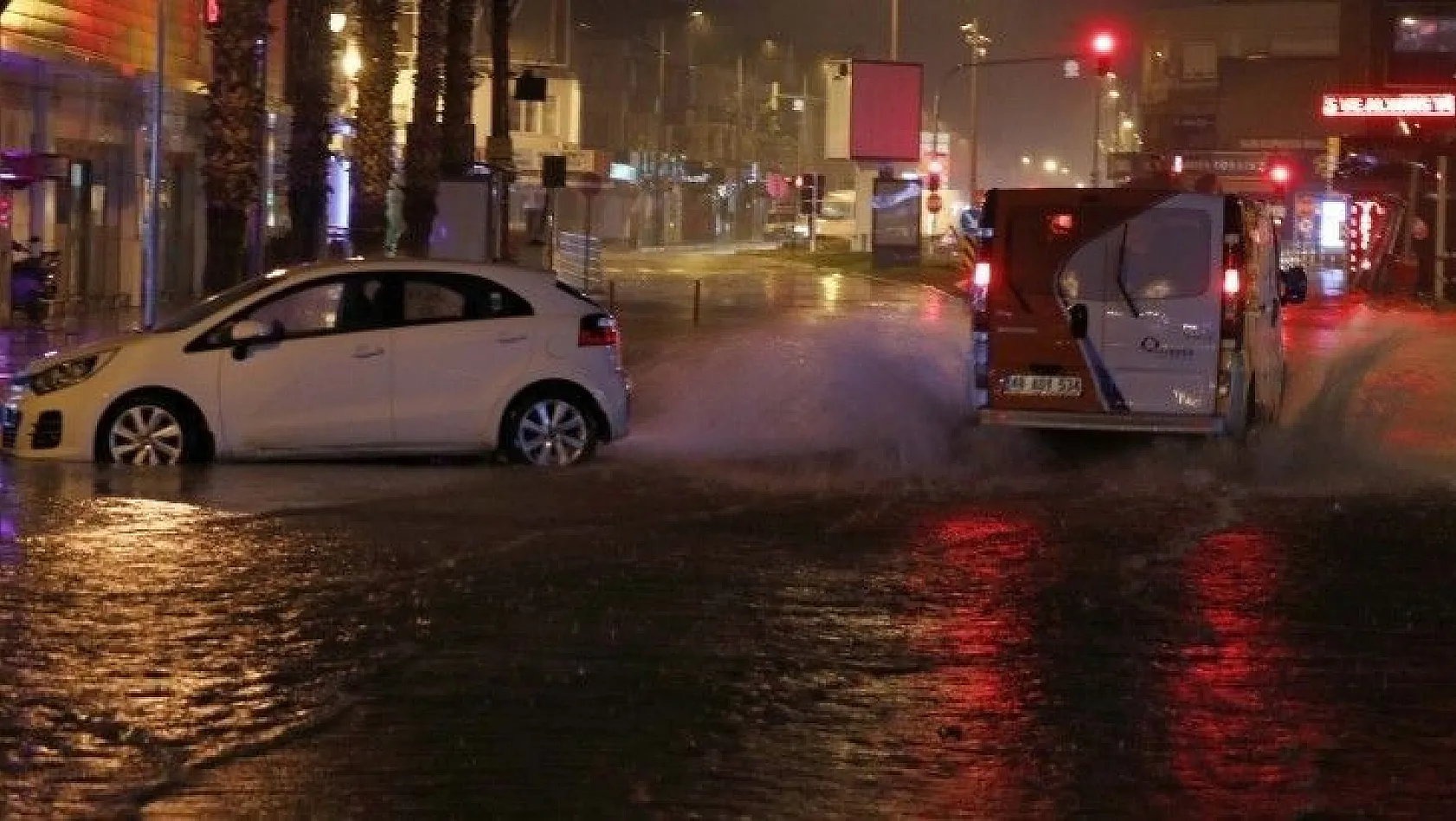 Şiddetli yağış Fethiye'yi olumsuz etkiledi