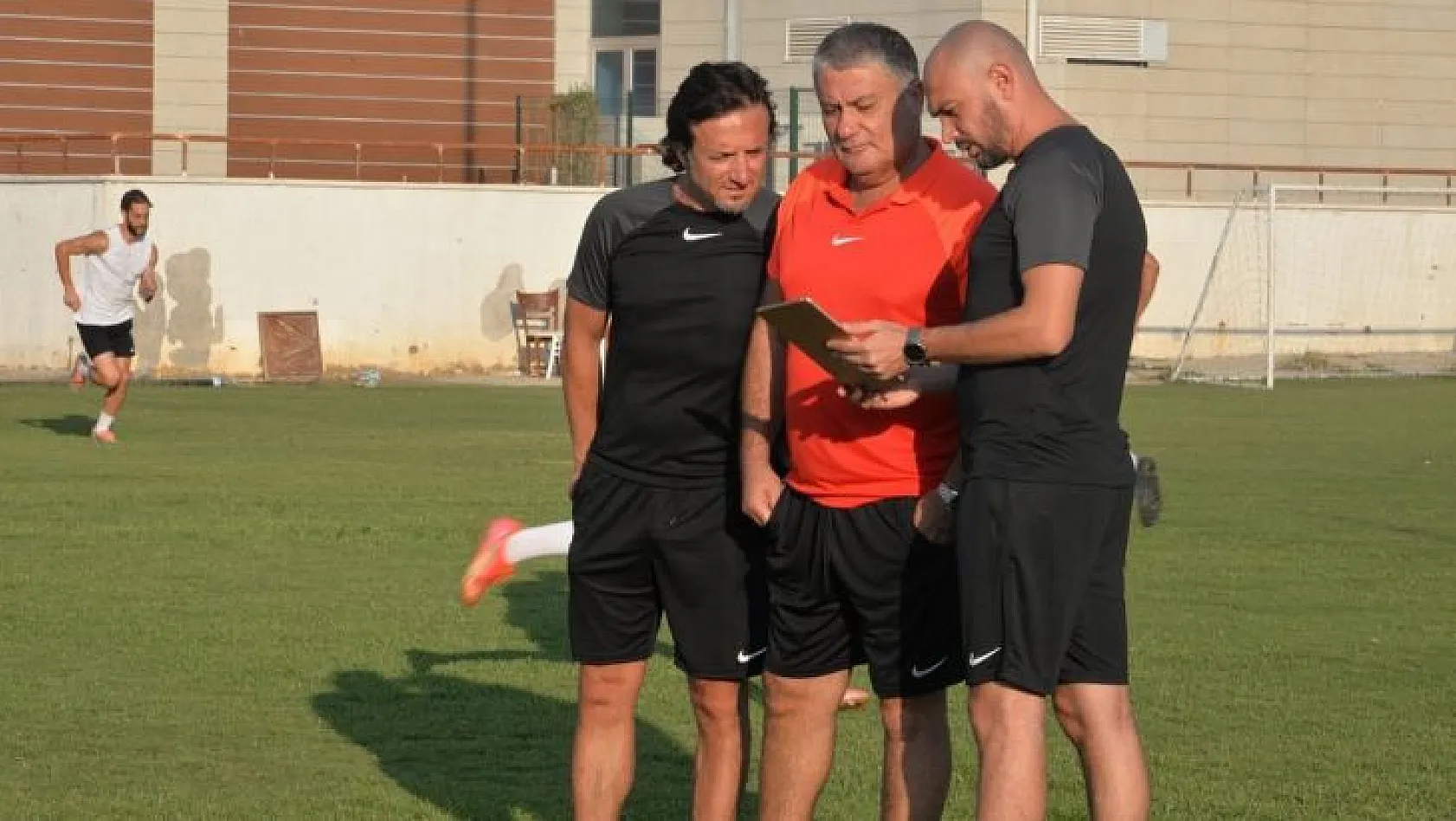 ŞİMŞEKLER, VAN SPOR'U BEKLİYOR