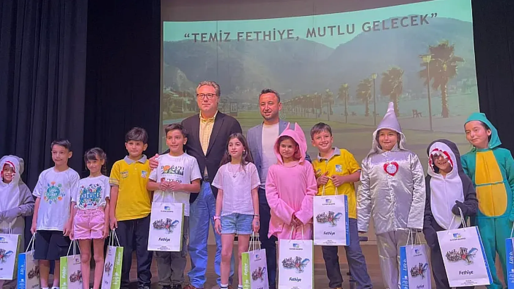 'Temiz Fethiye Mutlu Gelecek' çocukların oyunculuğuyla hayat buldu