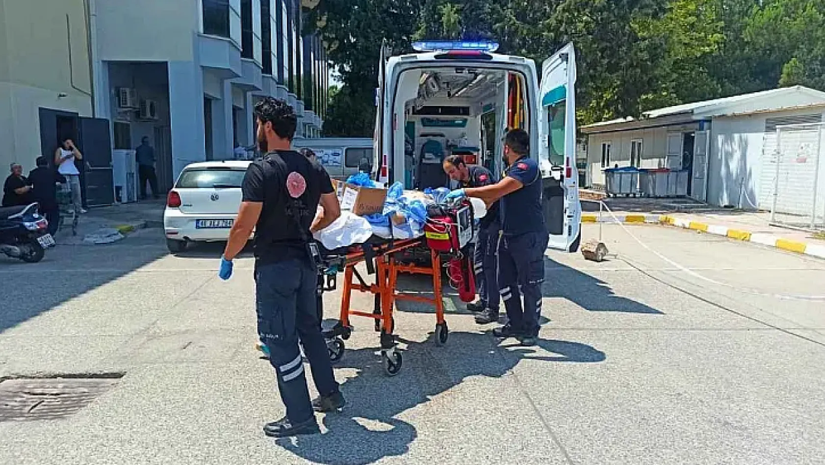 Yangın nedeniyle tahliye edilen 45 hastanın 16'sı Fethiye Devlet Hastanesi'ne nakledildi