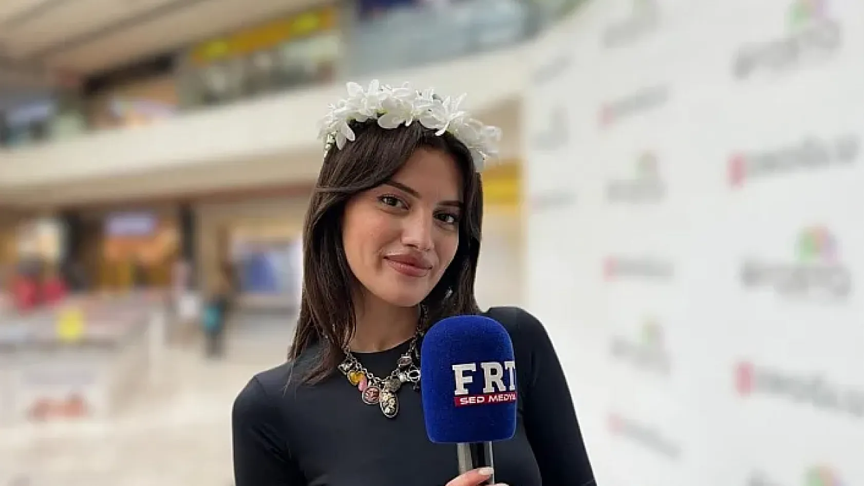 Yazar Aslı Arslan Fethiye'de hayranlarıyla buluştu