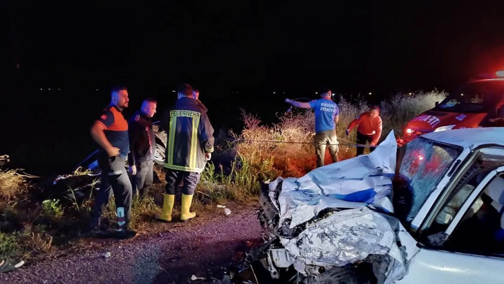 İki otomobil çarpıştı: 2 ölü, 2 yaralı