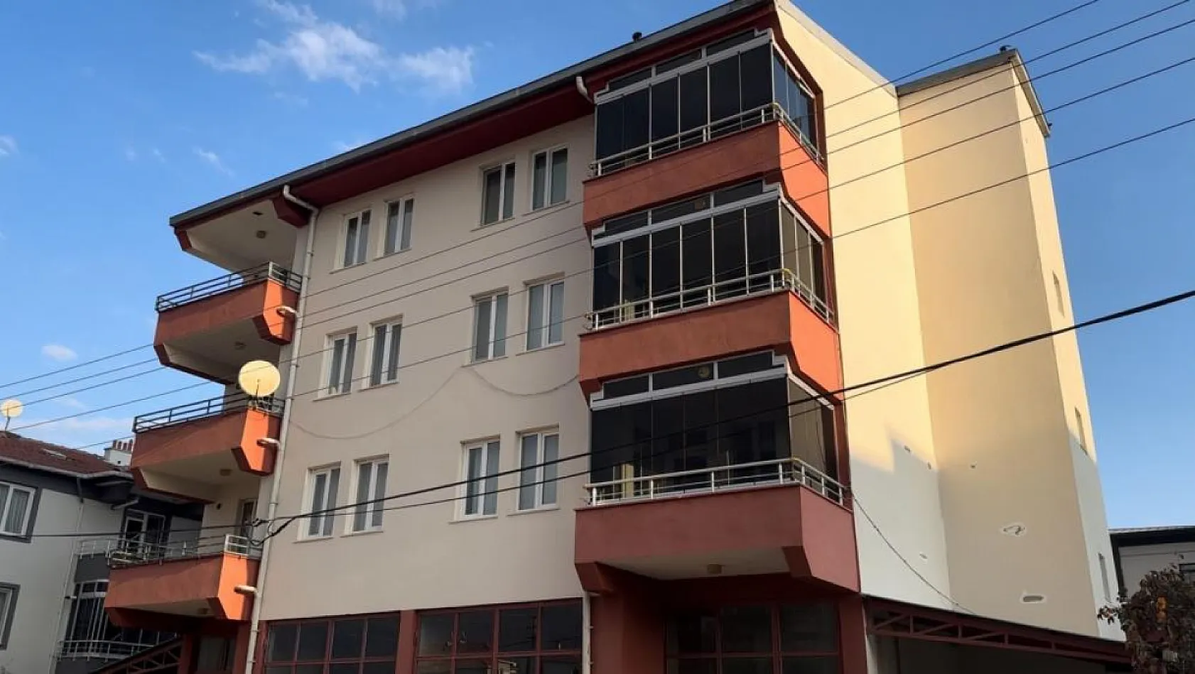 Feci olayda annenin ardından baba da yaşamını yitirdi: Annesini öldürüp, ailesini bıçaklamıştı