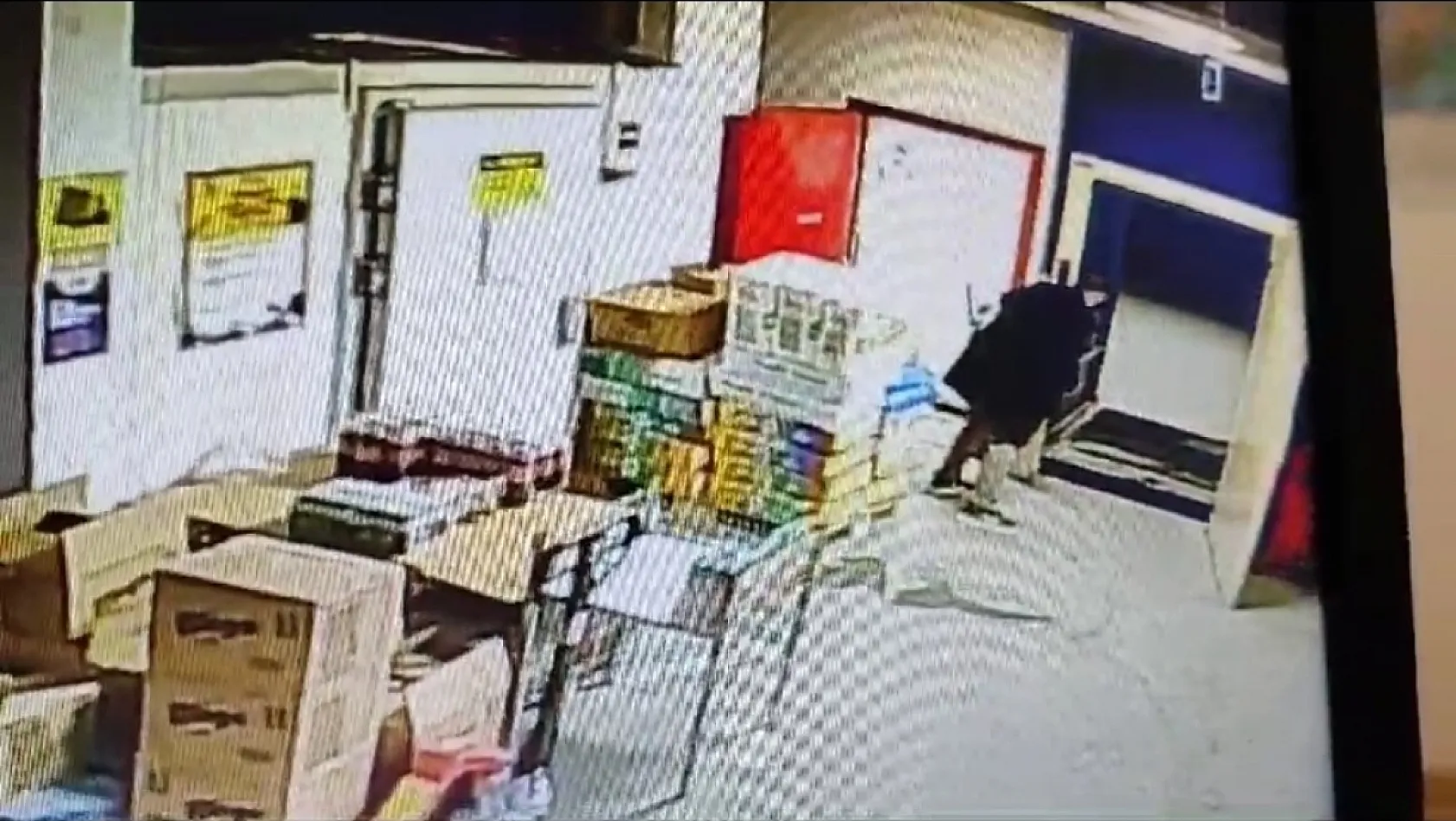 İzmir'de korku dolu anlar: Bindiği asansörün kabini düştü