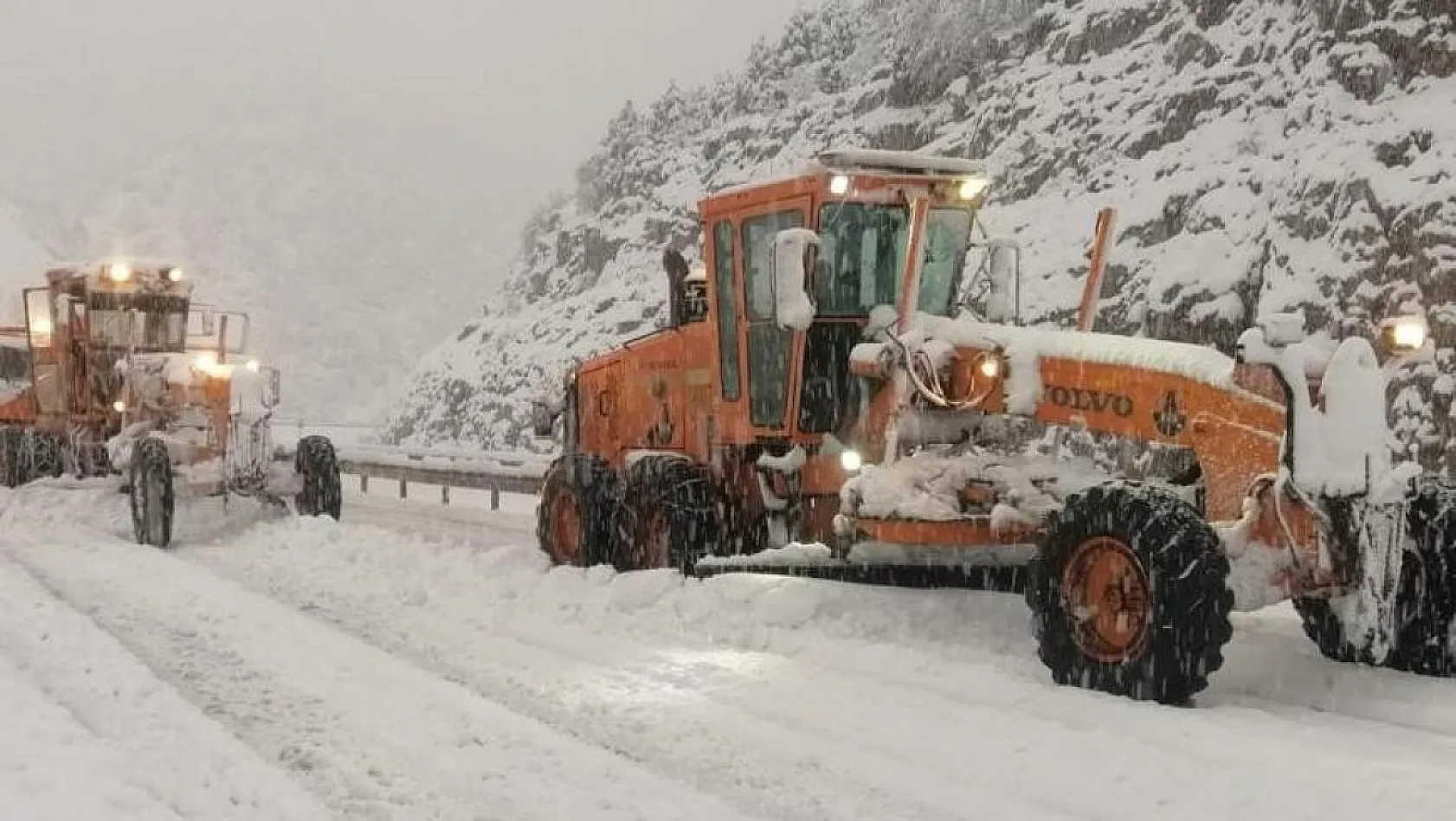 Antalya'da kar yağışı başladı