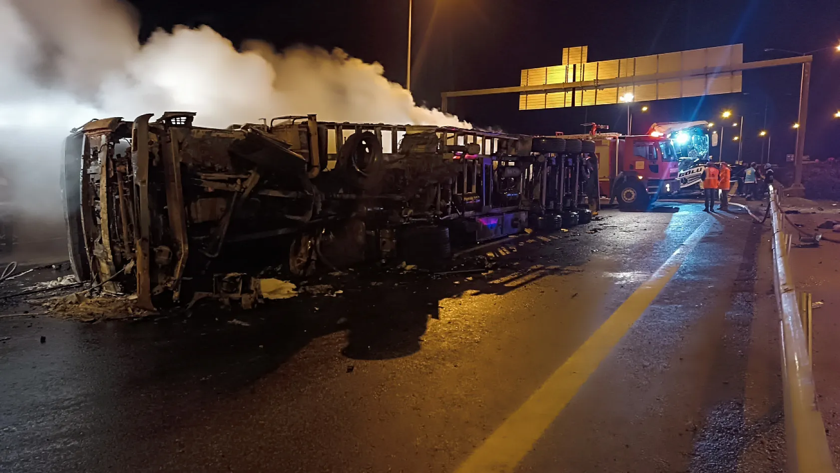 TAG Otoyolu'nda zincirleme kaza: 1 ölü, 19 yaralı