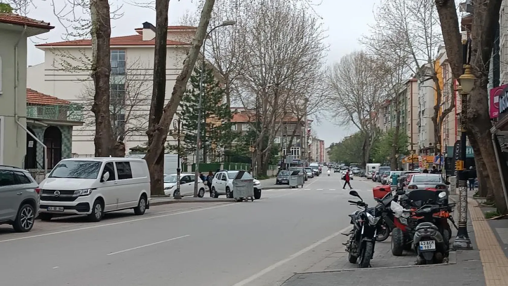 Korku dolu gece! Peş peşe depremler halkı sokağa döktü