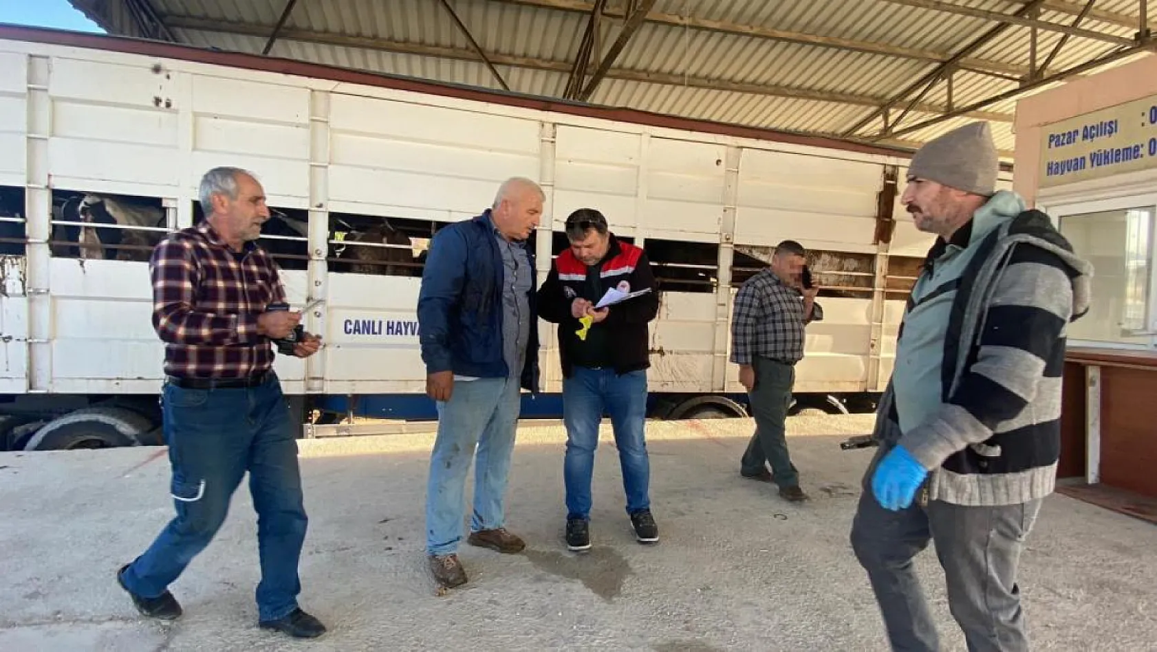 Küpesiz Hayvan Taşıyan Besiciye 170 Bin Lira Ceza