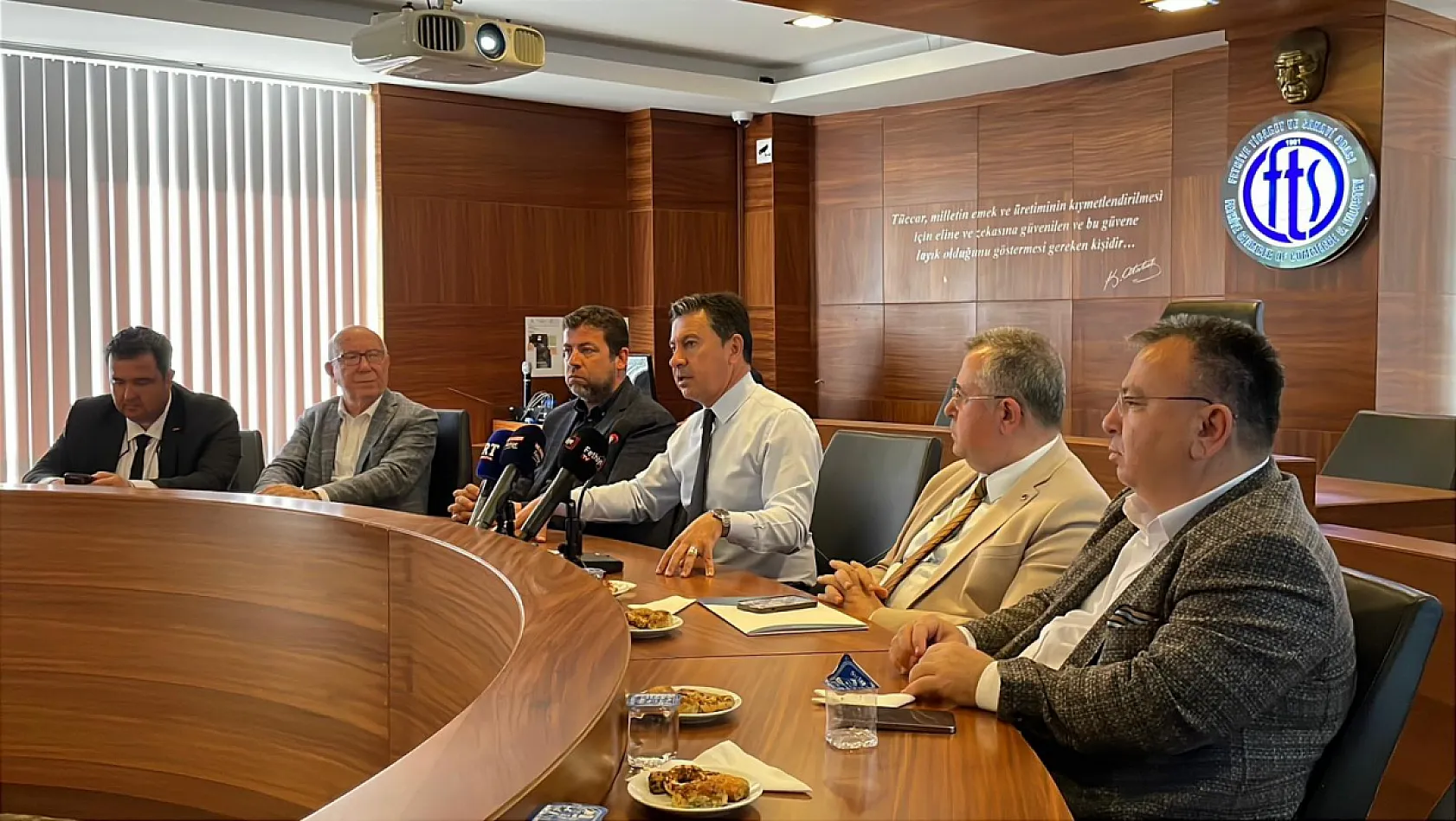 Başkan Ahmet Aras, FTSO'da sektör temsilcileriyle görüştü