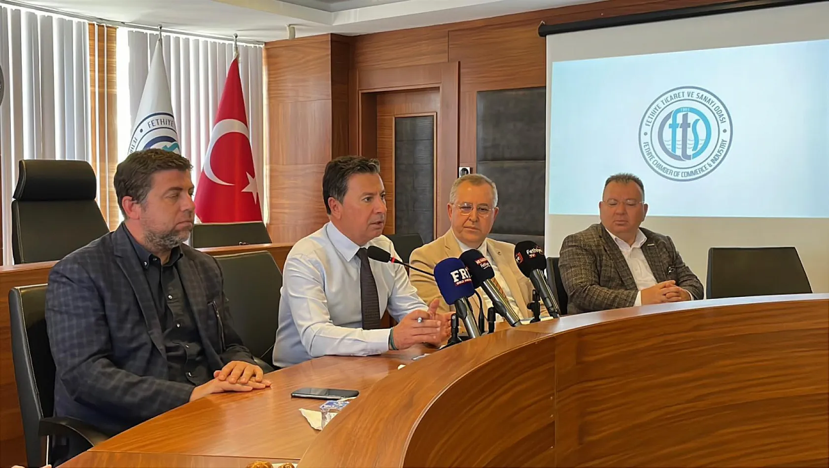 Başkan Ahmet Aras, FTSO'da sektör temsilcileriyle görüştü
