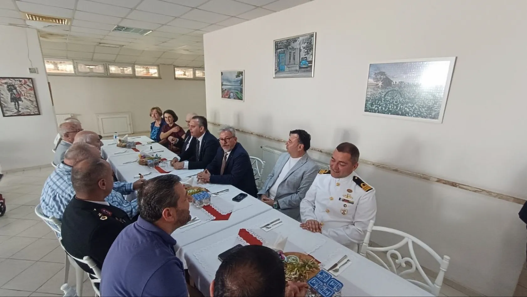 Fethiye Protokolünden Huzurevi Sakinlerine Bayram Ziyareti
