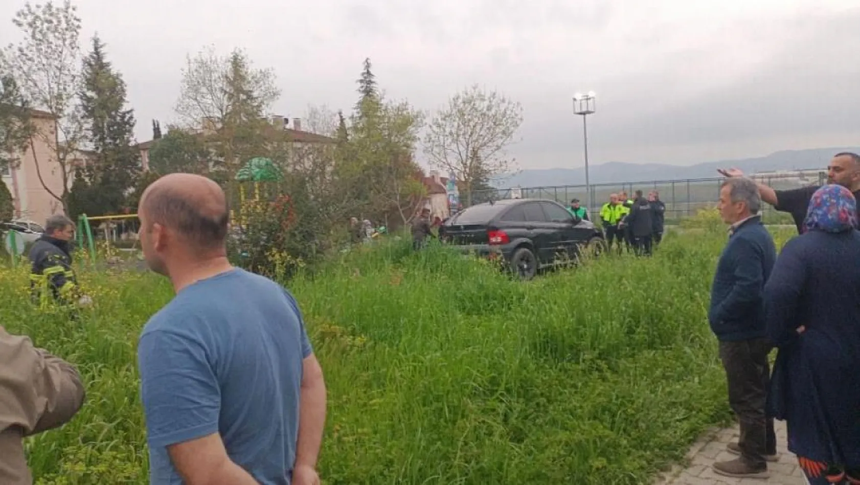 Kontrolden çıkan otomobil, kaldırımda yürüyen 17 yaşındaki genci hayattan kopardı