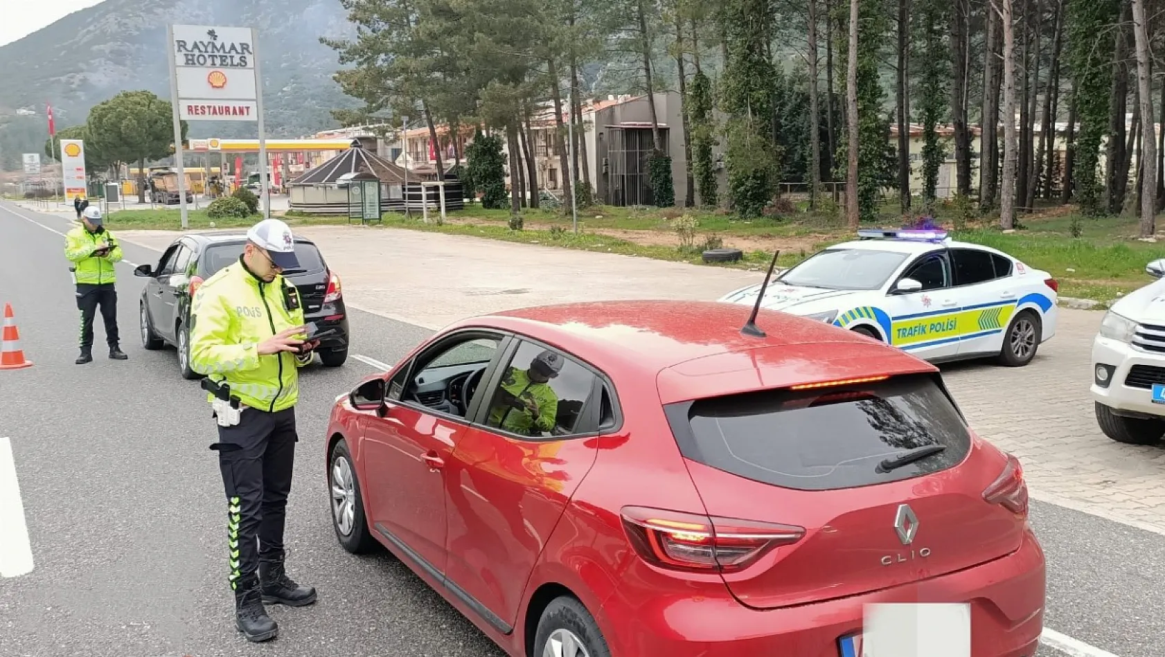 Muğla'da polis ekipleri havadan ve karadan denetim yaptı