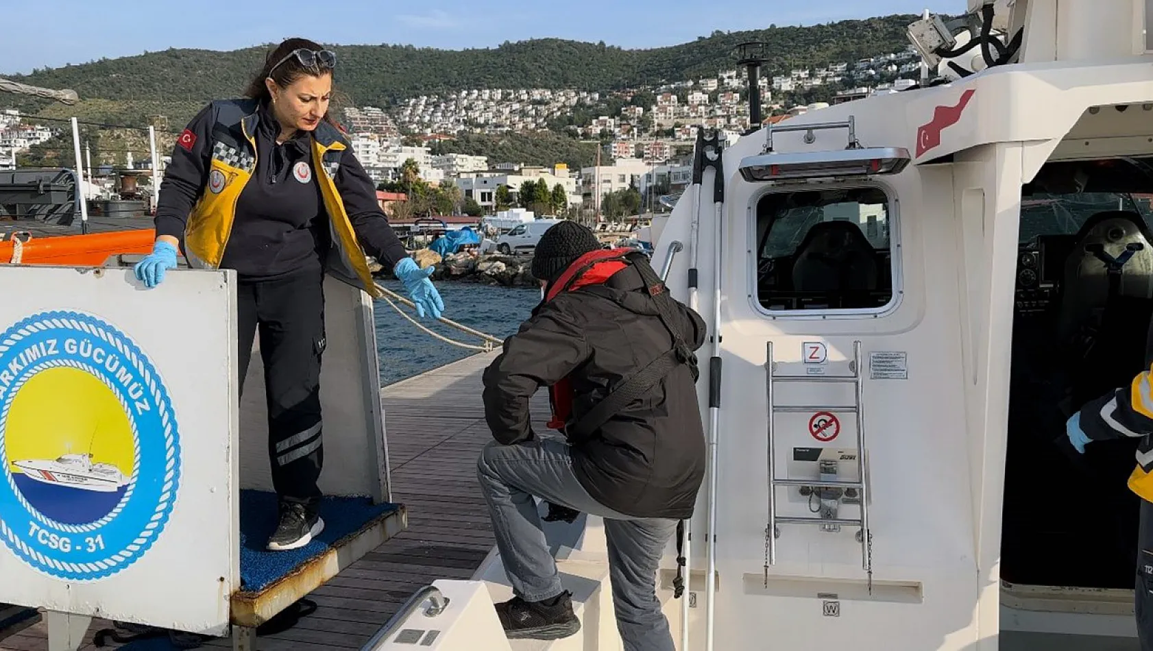 Gezi Teknesinde Rahatsızlanan Vatandaşa Tıbbi Tahliye