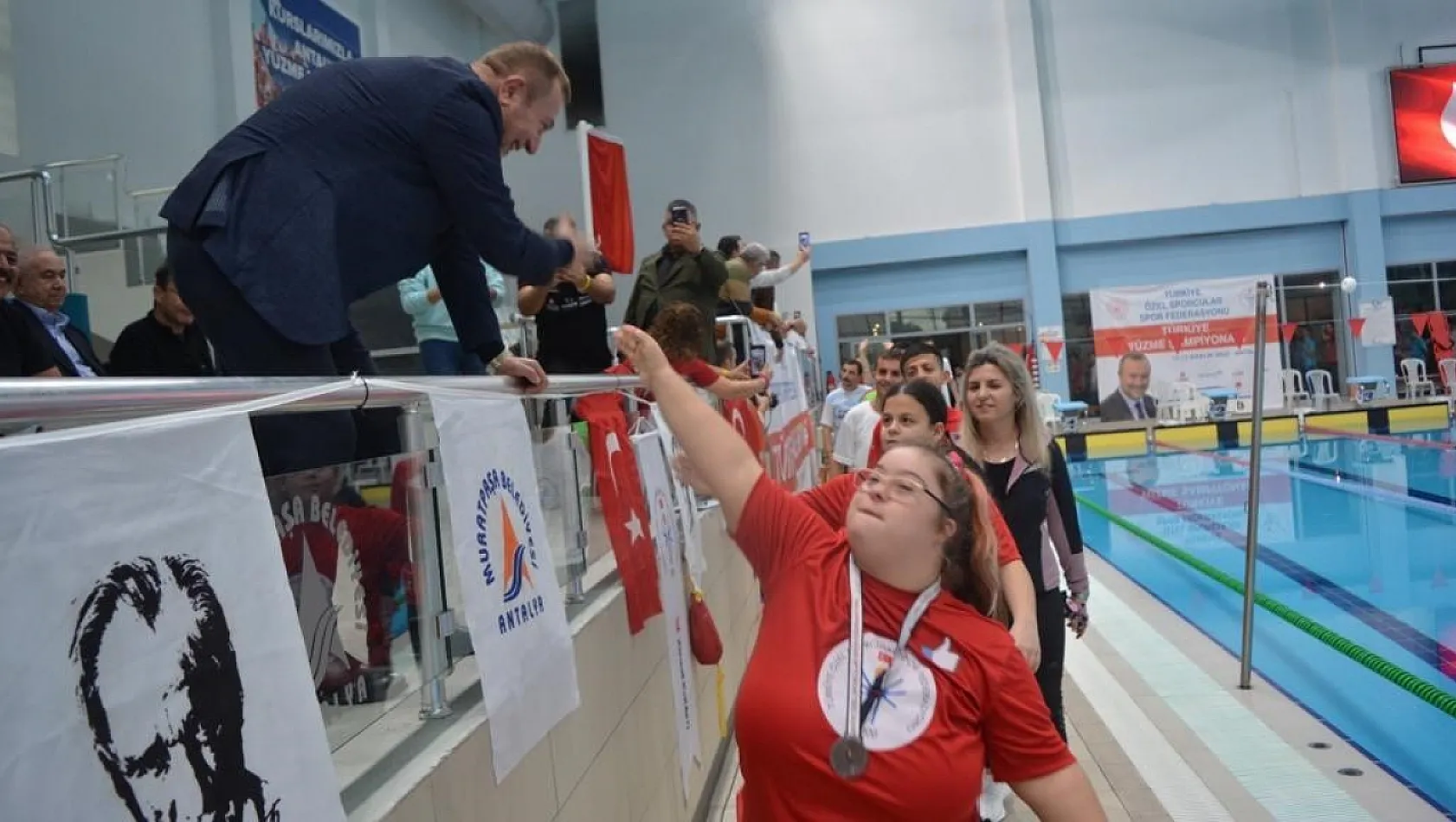 Engelleri yüzerek aştı, Türkiye şampiyonu oldu