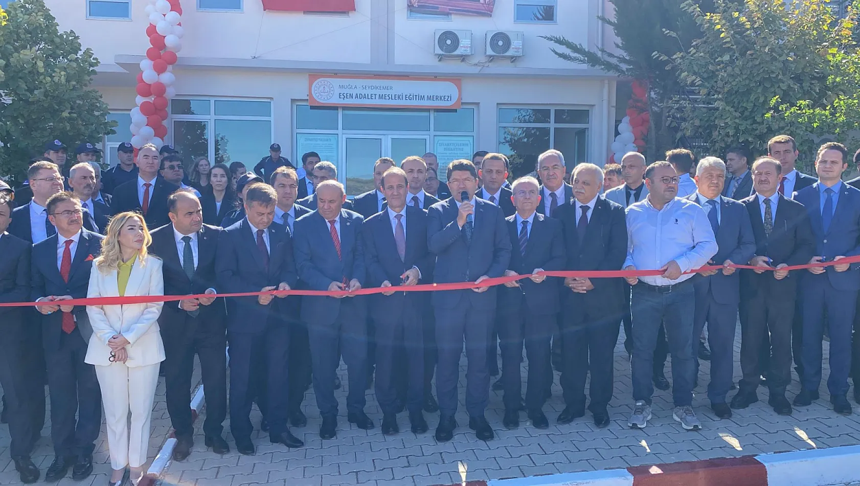 Adalet Bakanı Tunç, Seydikemer'de cami, eğitim merkezi ve kütüphane açılışı yaptı