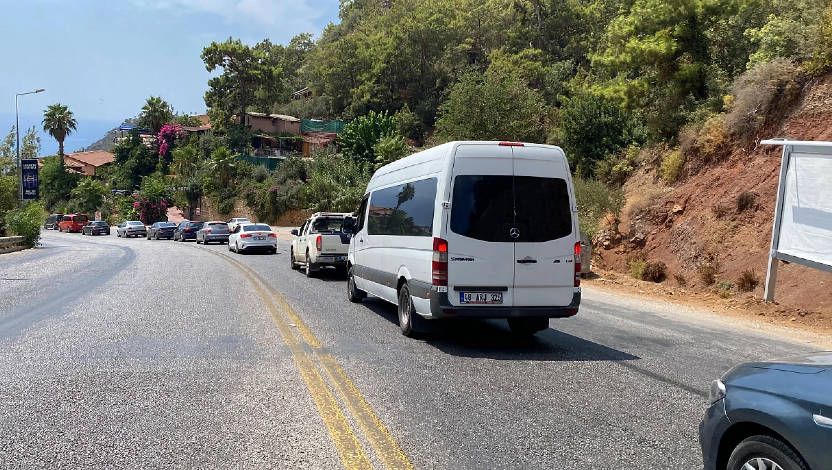 Fethiye'de Tatil Keyfi Uzun Araç Kuyruklarına Takıldı, Ölüdeniz Plajında Trafik Çilesi
