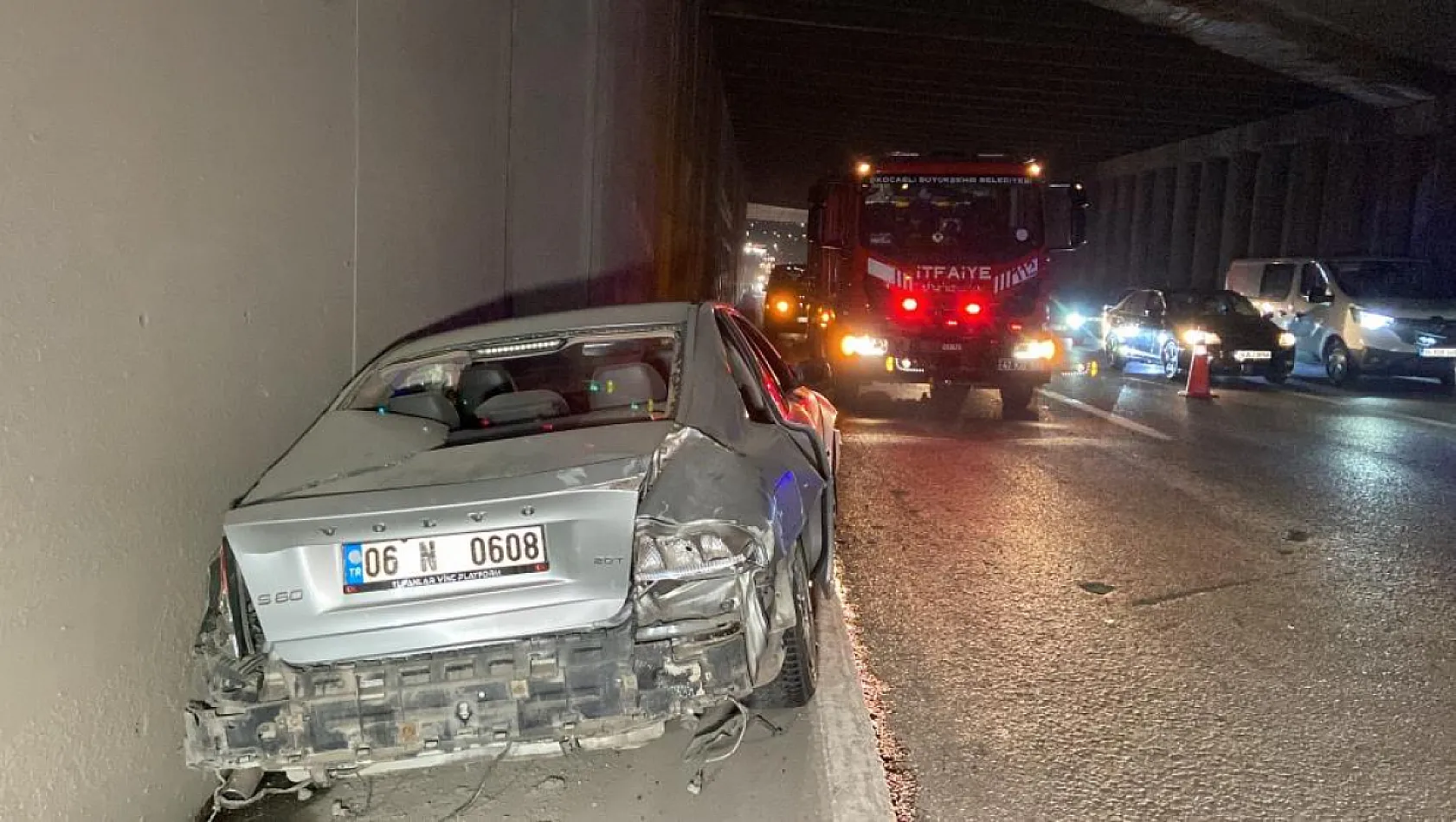 İki aracın karıştığı kazada 9 yaralı