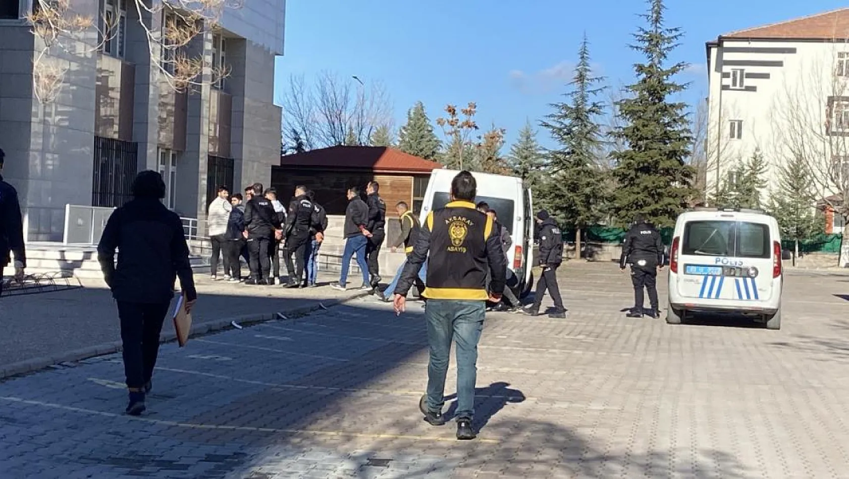 İki gencin kız kavgasında dede tüfekle vuruldu