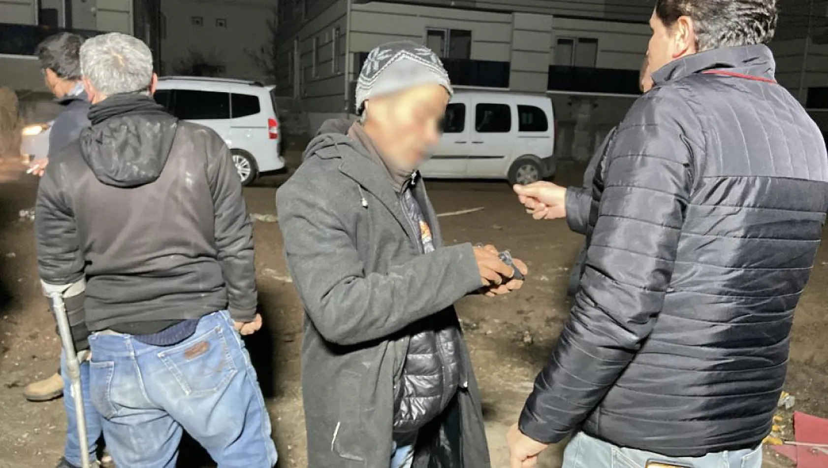 Hırsızlık yaparken yakalandı, 'Alkollüydük yanlışlıkla aldım' dedi