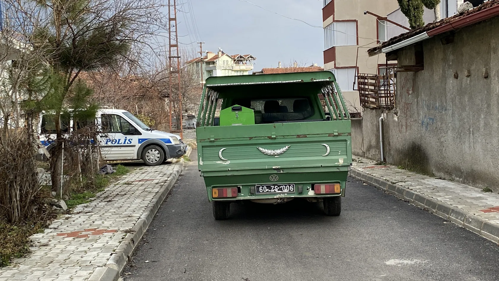 Arkadaşını balta ile öldürdü, evin önüne çıkıp 'adam öldürdüm' diye bağırdı