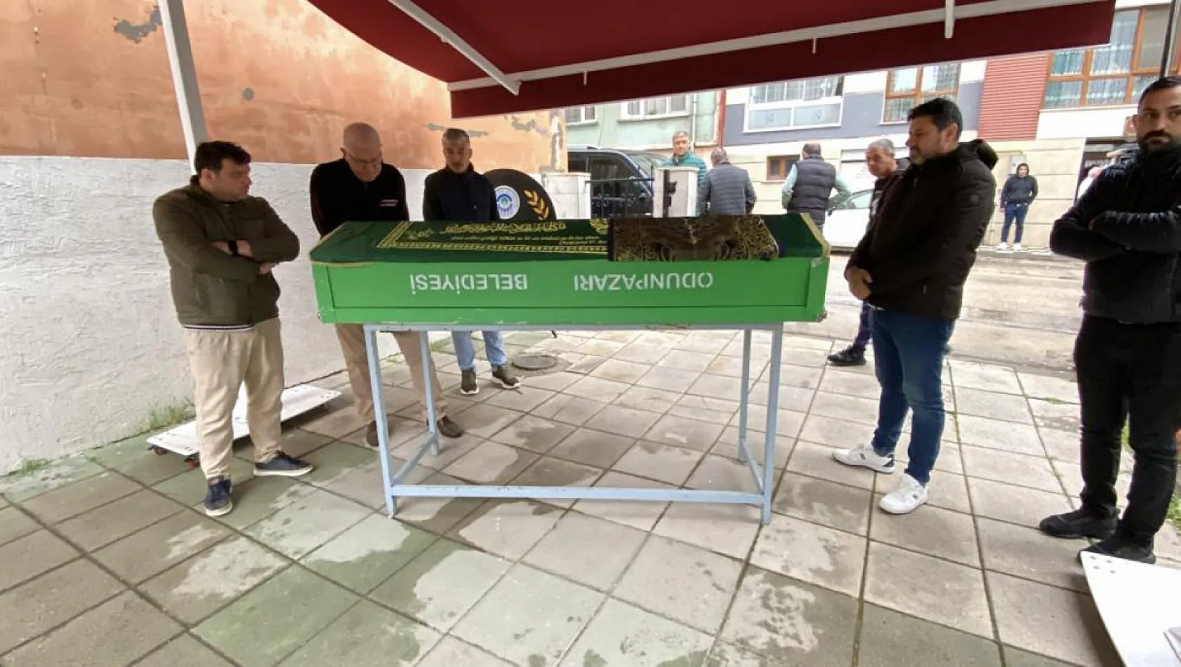 Fethiye'de paraşüt kazasında ölen 2 arkadaş Eskişehir'de defnedildi