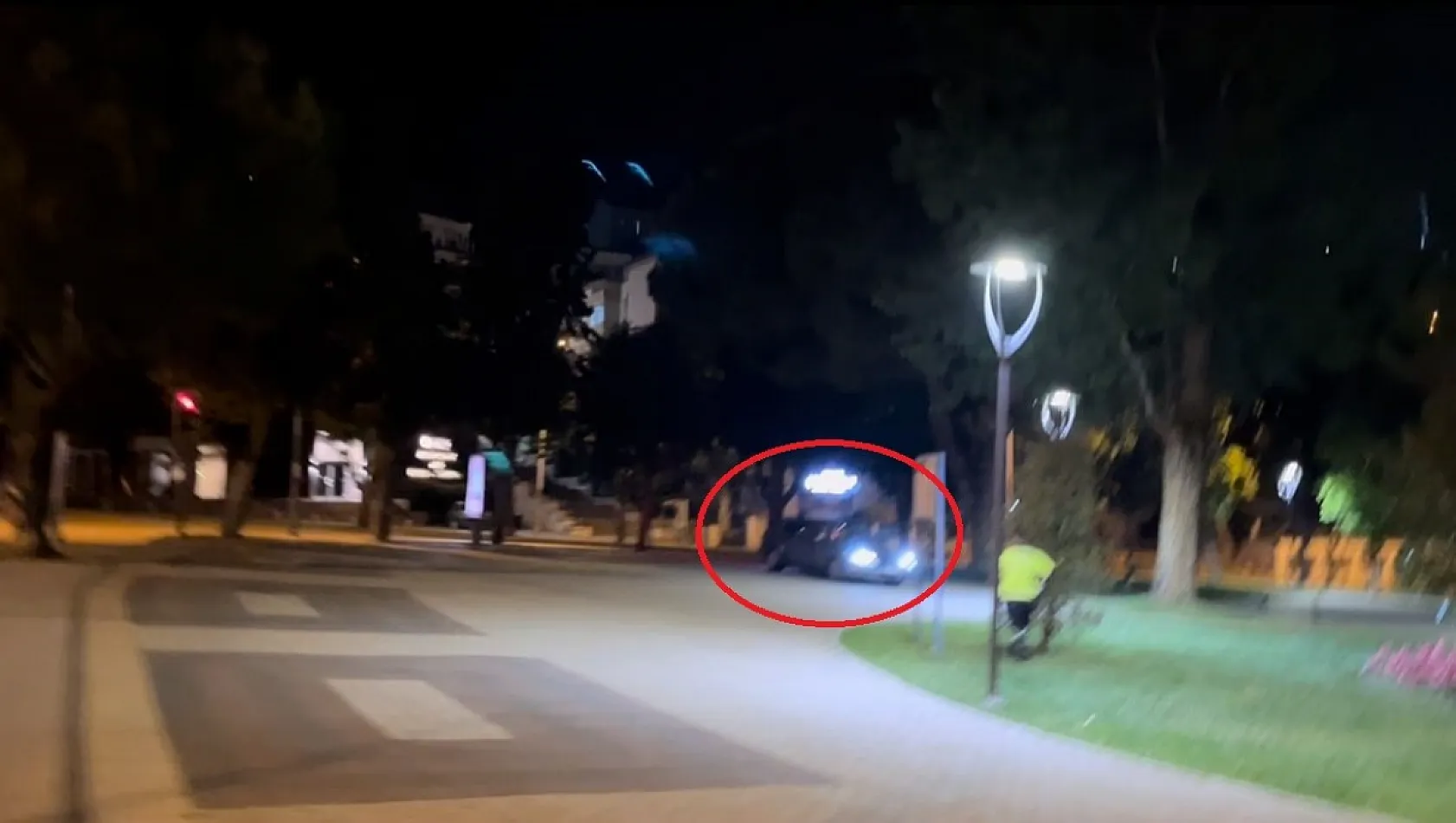 Uygulamayı görünce kaldırıma çıktı, yine kaçamadı