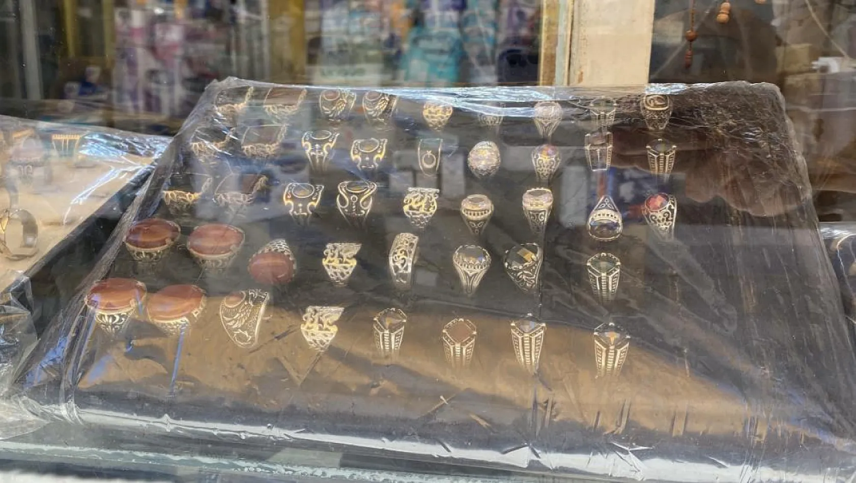 57 senedir gümüşü sanata dönüştürüyor: En büyük korkusu dükkanının kapanması