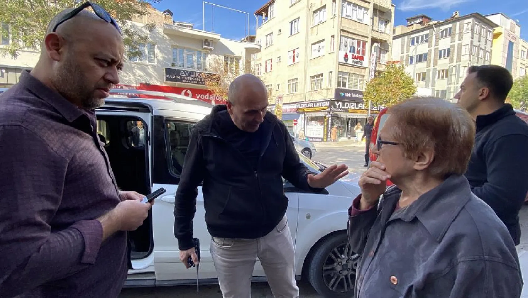 71 Yaşındaki Kadın, Banka Çalışanlarının Dikkati Sayesinde Dolandırılmaktan Kurtuldu