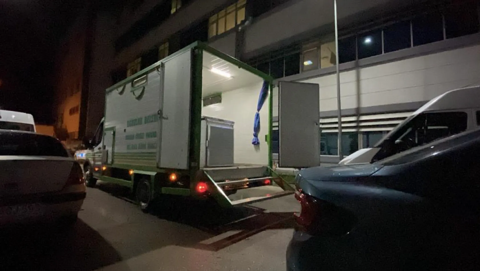 Baba ve Oğlu Bıçaklı Saldırıda Can Verdi
