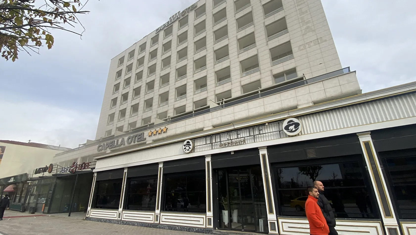 Otelde yangın paniği: 152 kişi tahliye edildi