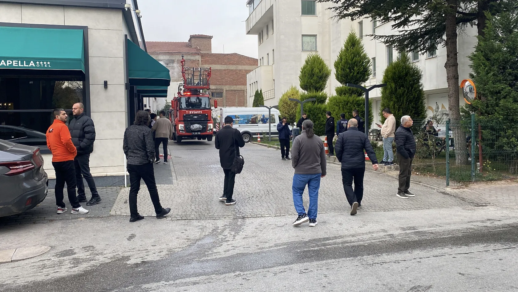 Otelde yangın paniği: 152 kişi tahliye edildi