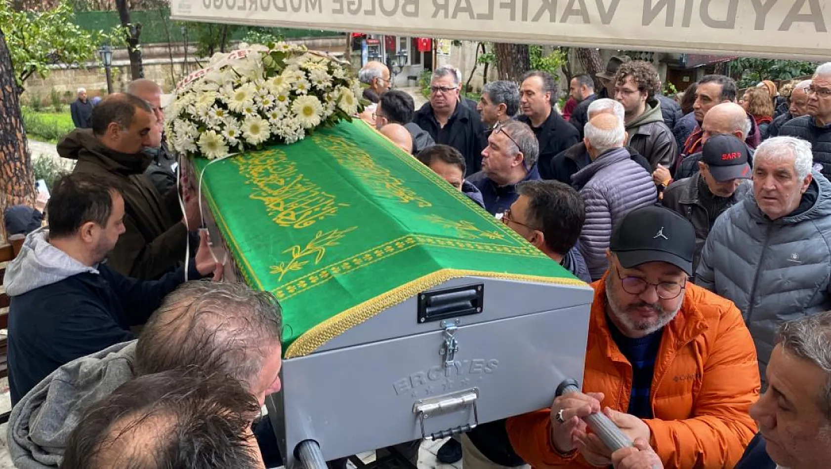 Bıçaklanarak öldürülen yaşlı çift son yolculuklarına uğurlandı