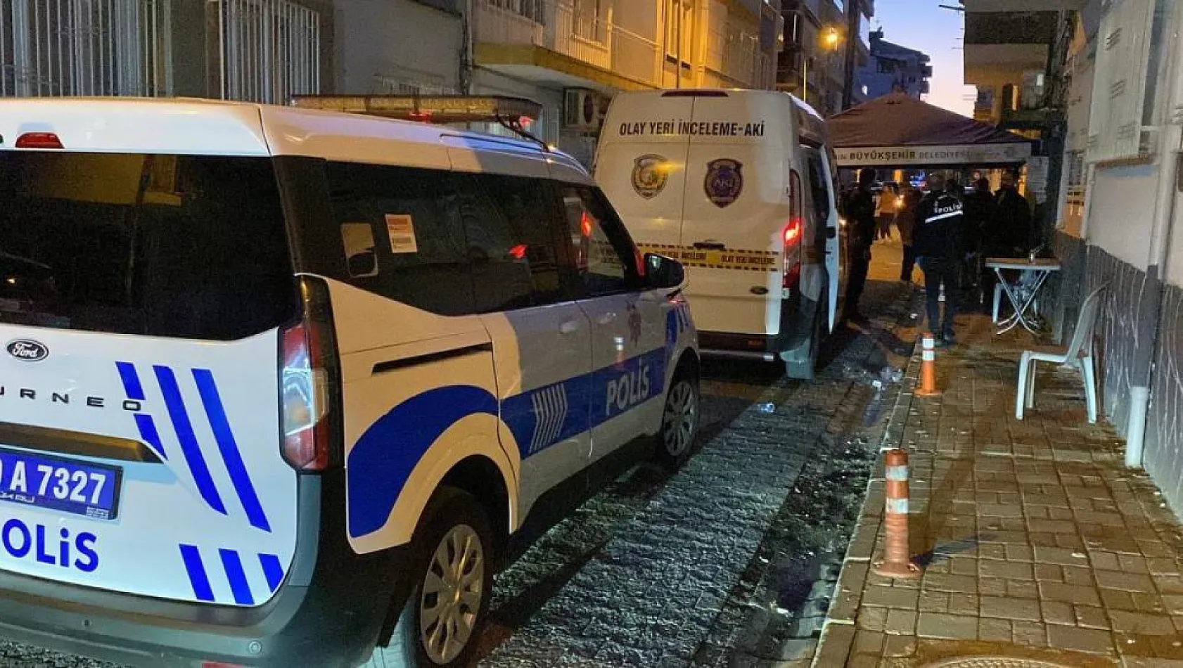 Aydın'da cam silerken 5. kattan düşen kadın hayatını kaybetti