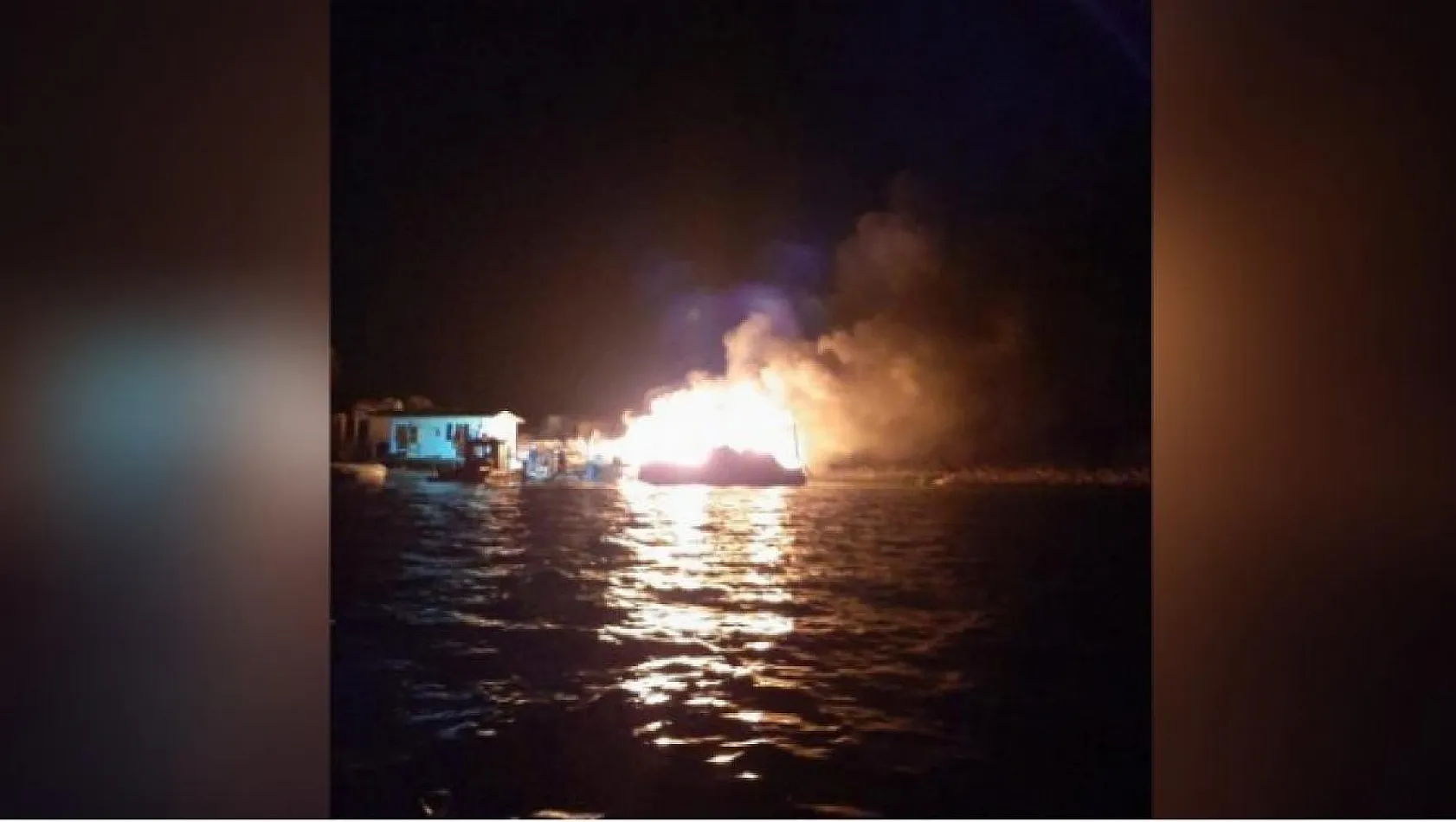 Prefabrik ev cayır cayır yandı, denizden kovayla su atarak söndürmeye çalıştı