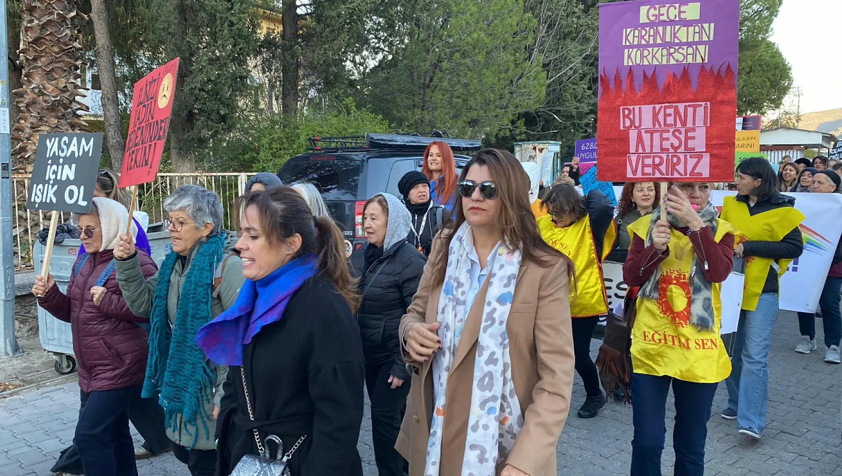 Fethiye'de Kadınlar, 'Şiddet, İstismar Tehdidi Altında Yaşamayı REDDEDİYORUZ'
