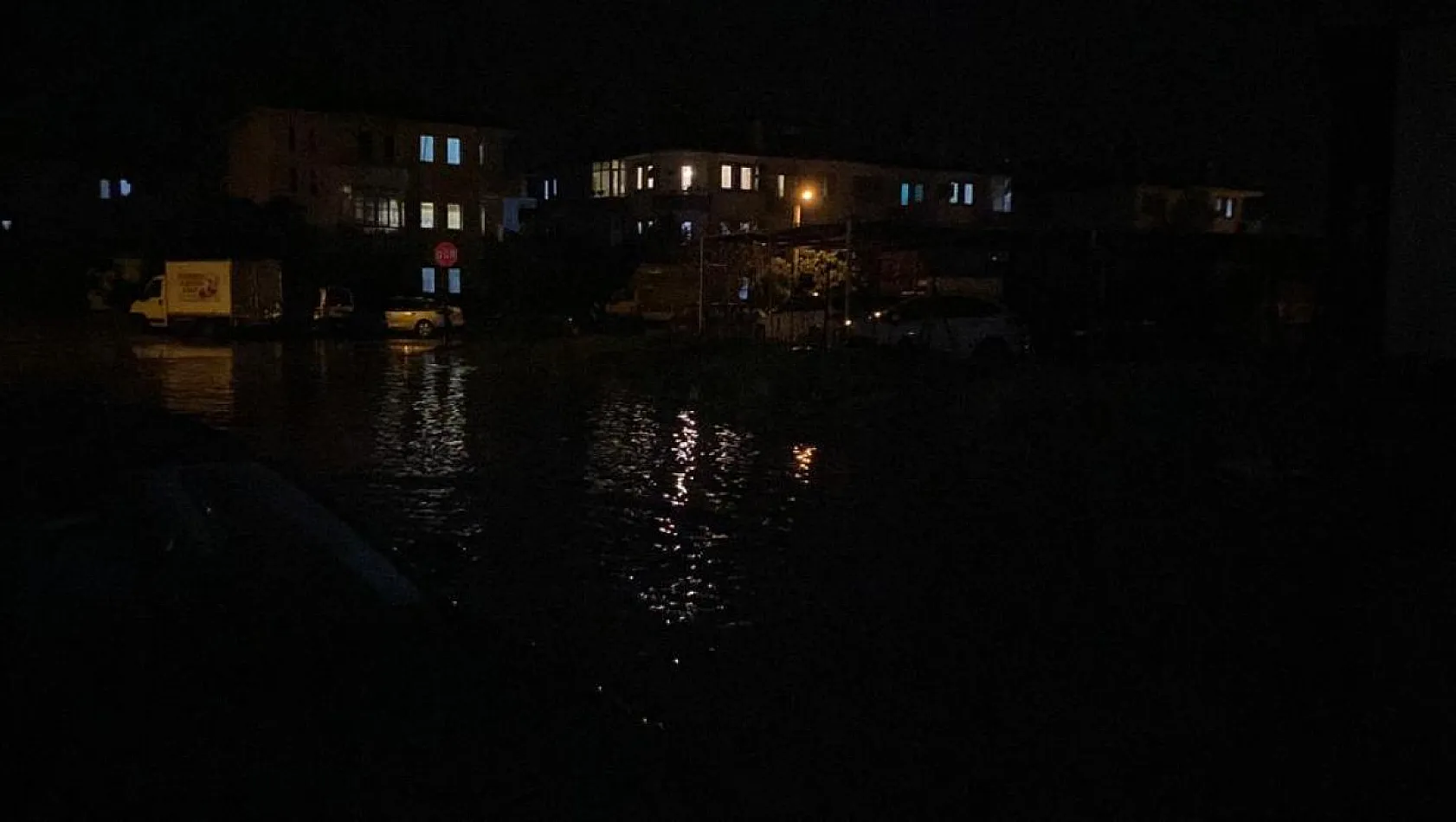Fethiye'de suyun yüksekliği yer yer 1 metreyi geçti