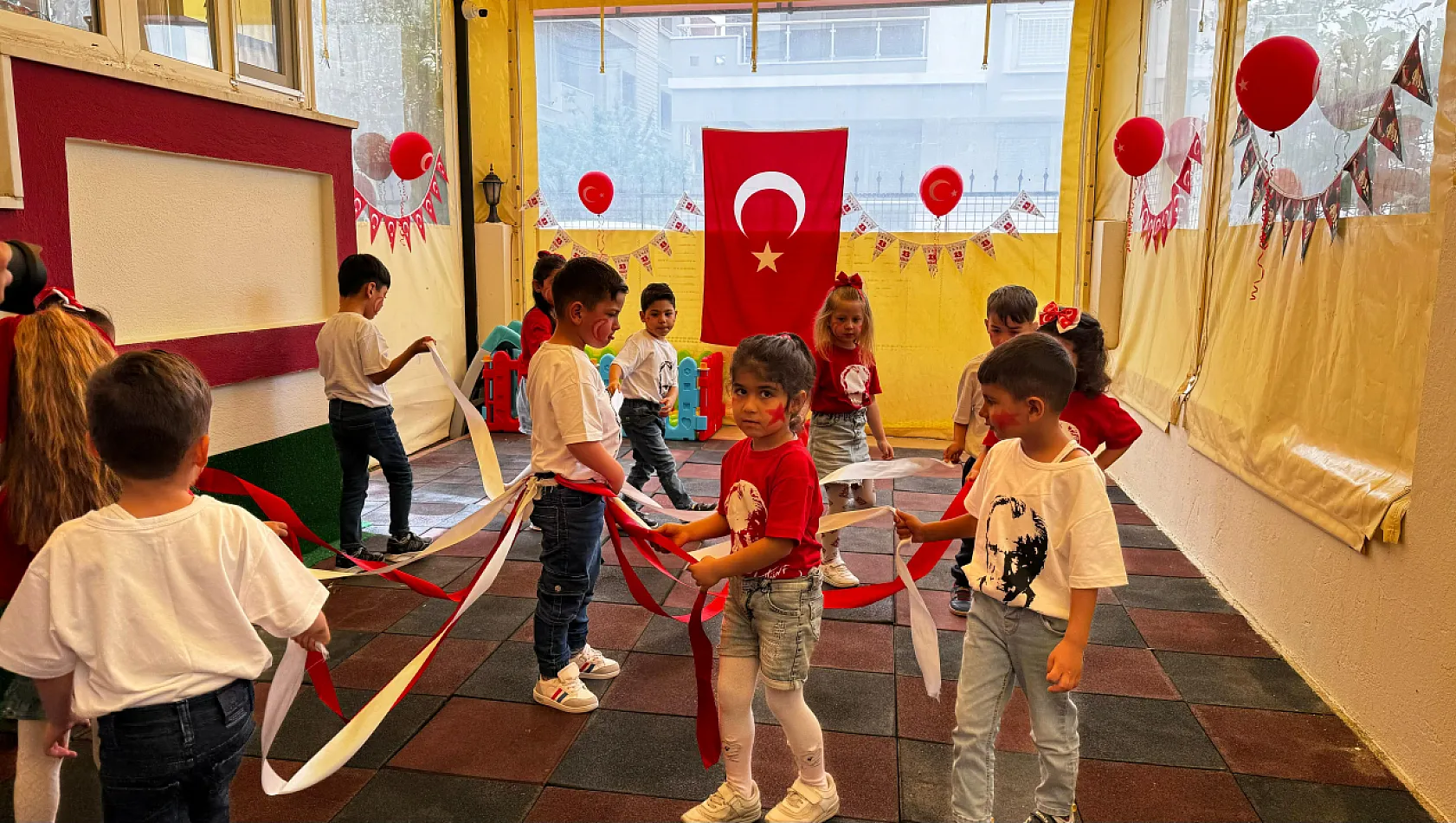 Milas Belediyesi Çocuk Oyun Evi'ni 23 Nisan Coşkusu Sardı