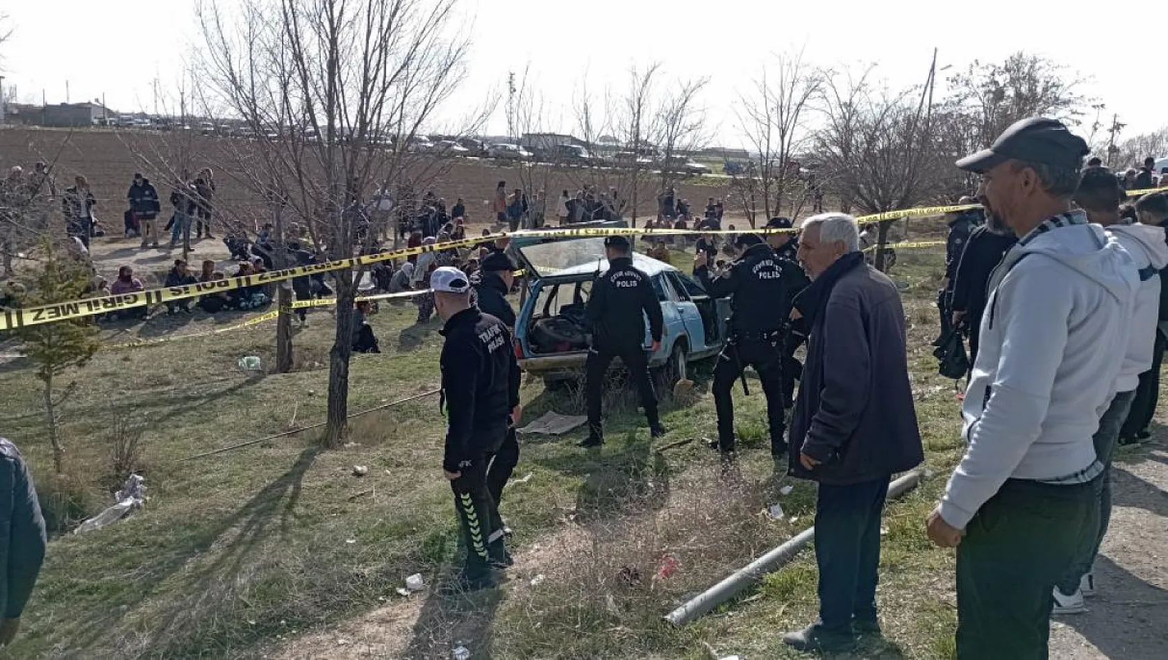 Otomobilin otobüs durağına daldığı kazada ölü sayısı 4'e yükseldi