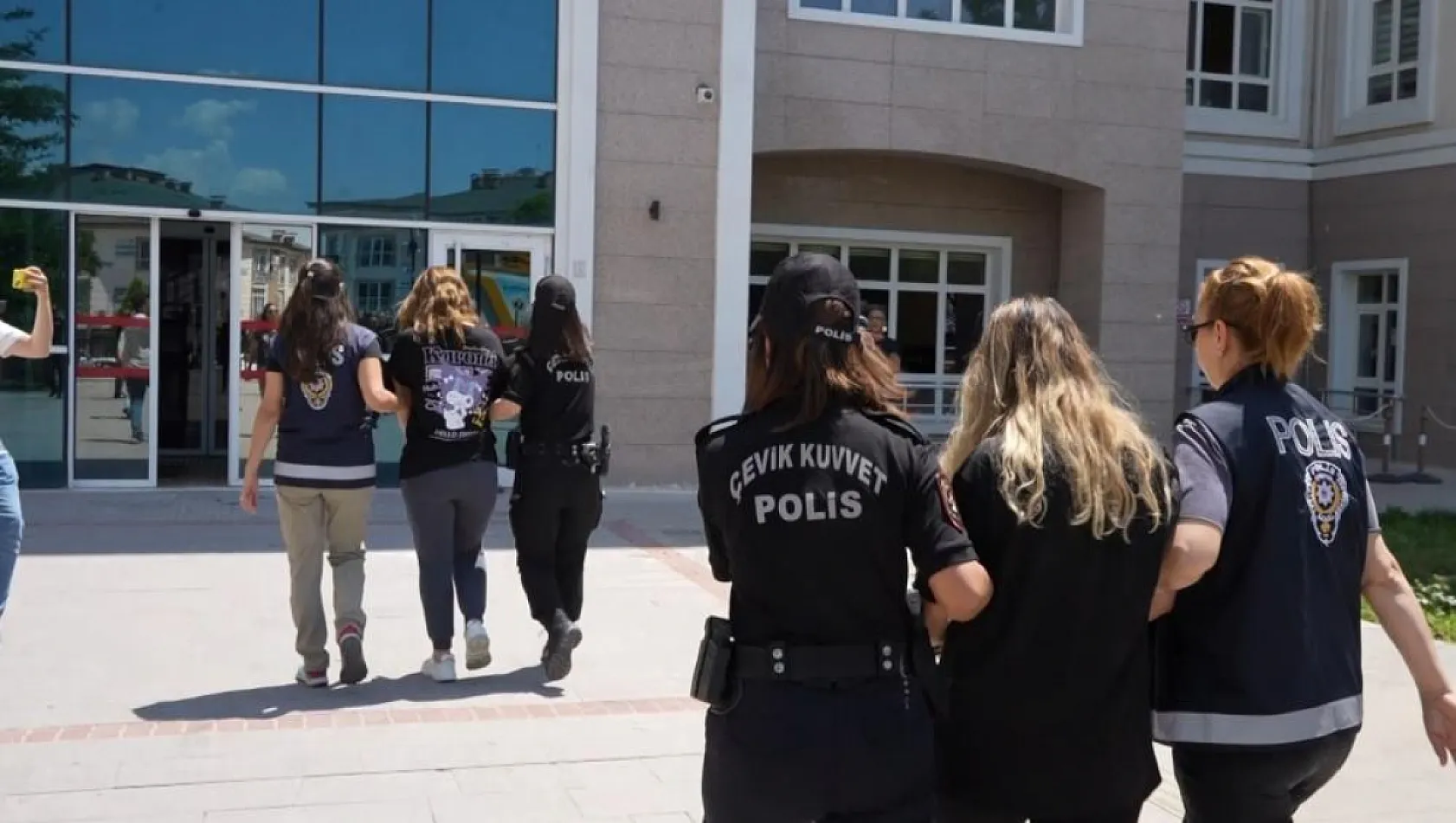 Cinayetle biten kadınların yasak ilişki davasında babayı hüzne boğan adli kontrol kararı