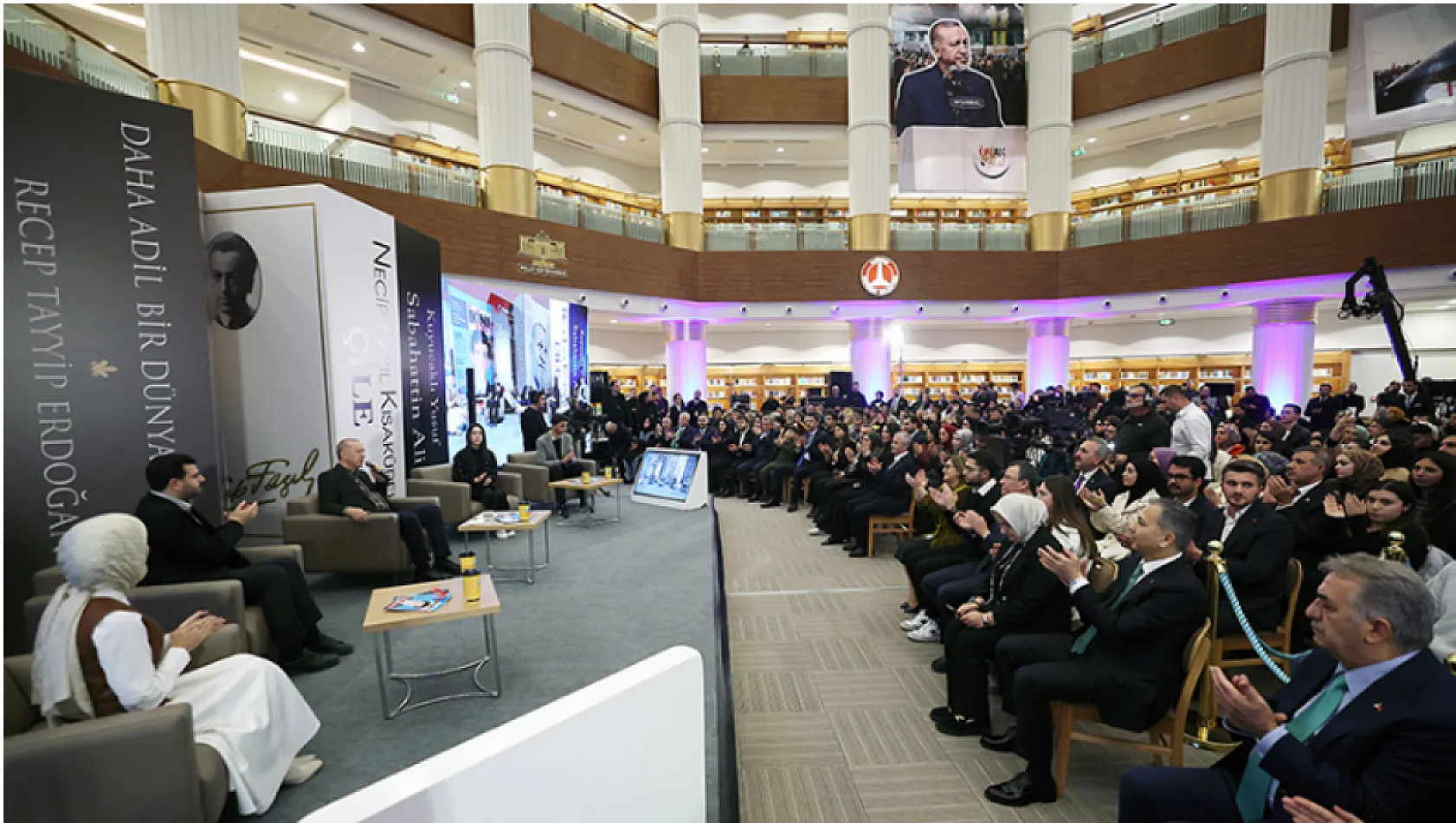 Cumhurbaşkanı Erdoğan, üniversite öğrencilerine verilen bursun 2025'te 3 bin liraya çıkarılacağını açıkladı