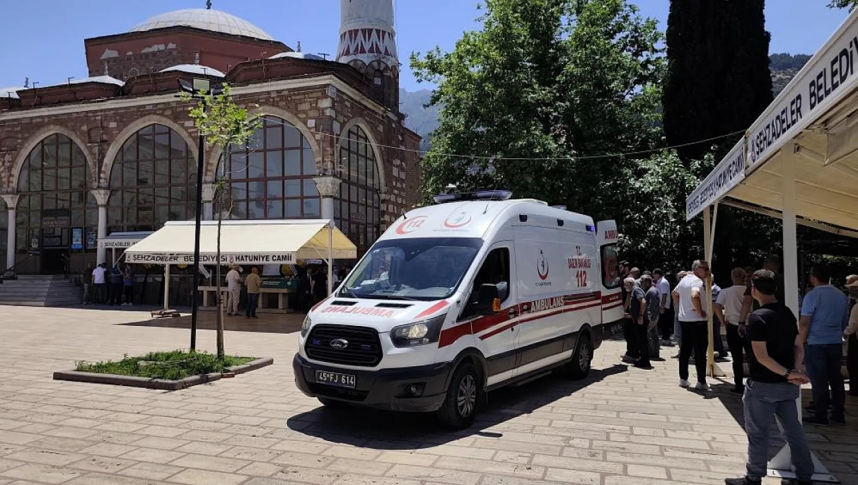 Kalp krizinden ölen arkadaşının cenazesinde kalp krizi geçirdi