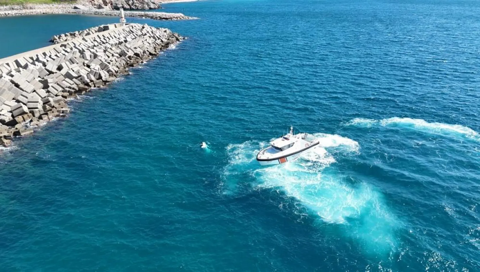 Antalya'da balıkçı teknesi battı: 3 kişi son anda denize atlayarak kurtuldu