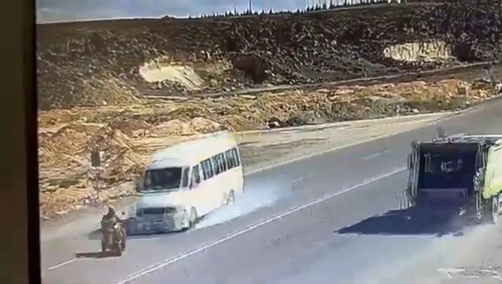 U dönüşü yapan motosikletliye çarptı, motosiklet sürücüsü öldü