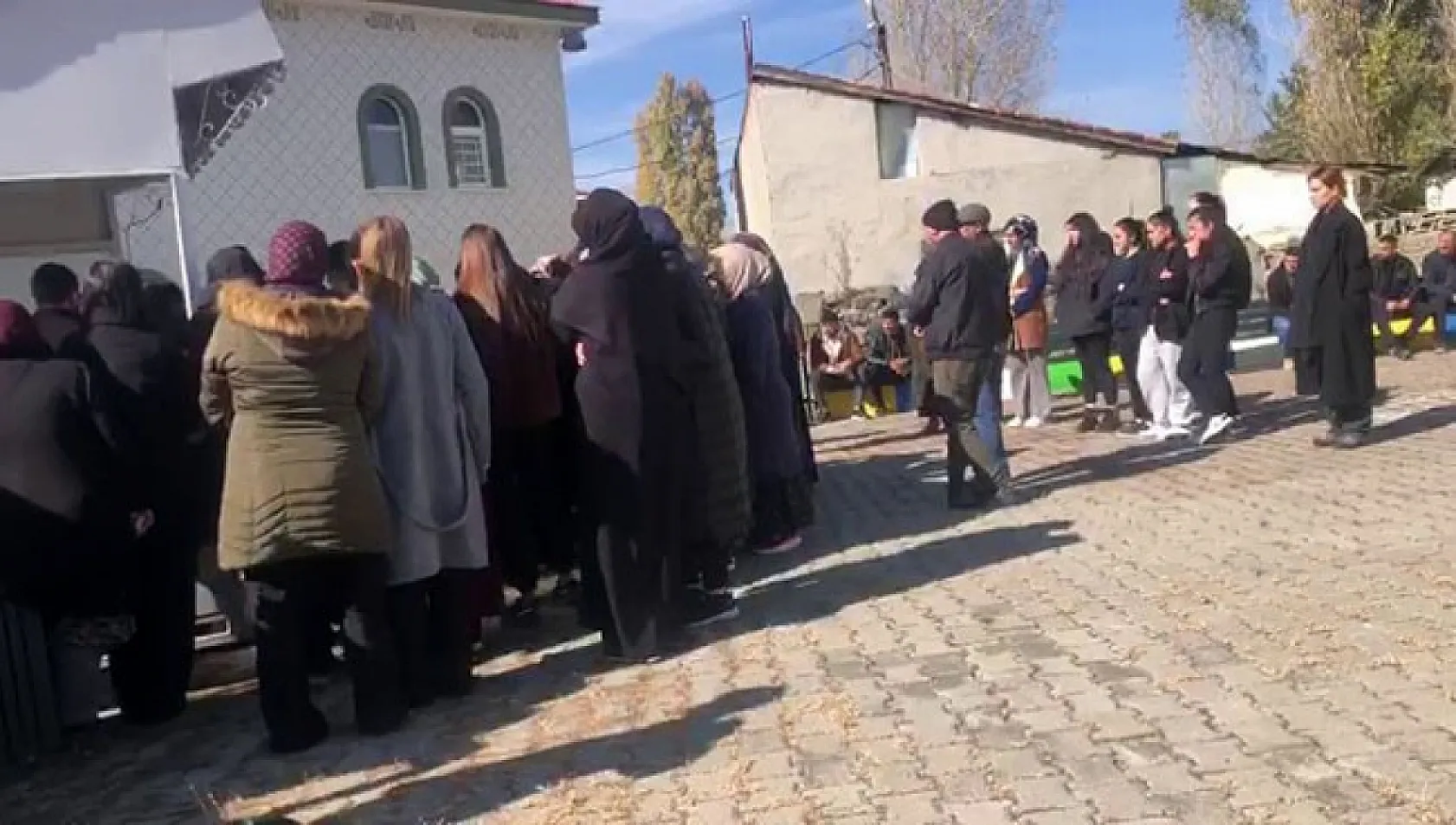 Maganda kurşunuyla hayatını kaybeden minik Muhammet, gözyaşlarıyla uğurlandı