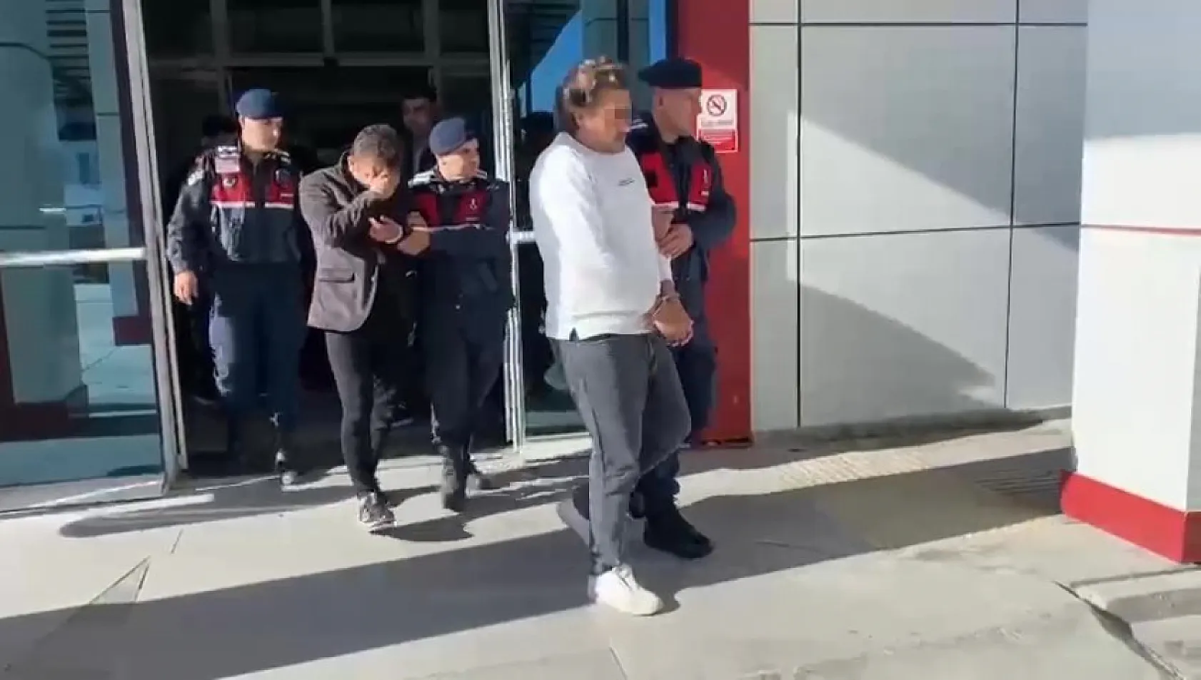 Kar maskeli gaspçıları jandarma uykularında enseledi