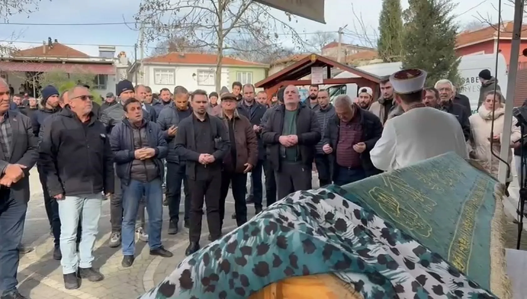 Anneden en acı veda: Elif Kumal son yolculuğuna uğurlandı